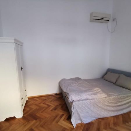 Silent Downtown Apartment Αράντ Εξωτερικό φωτογραφία