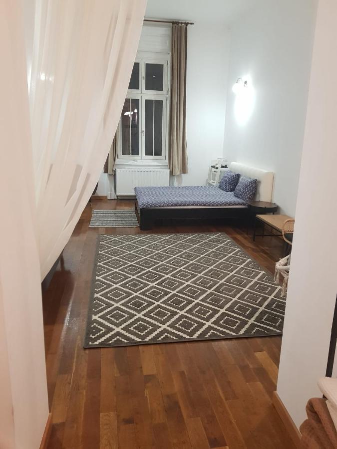 Silent Downtown Apartment Αράντ Εξωτερικό φωτογραφία